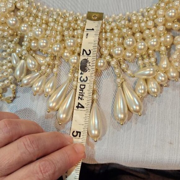 Beautiful Vintage Faux Pearl multistrand with a cascade or bib design - Picture 5 of 5